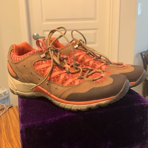 Merrell UNWORN trail running shoes w/ Vibram soles - Picture 2 of 7